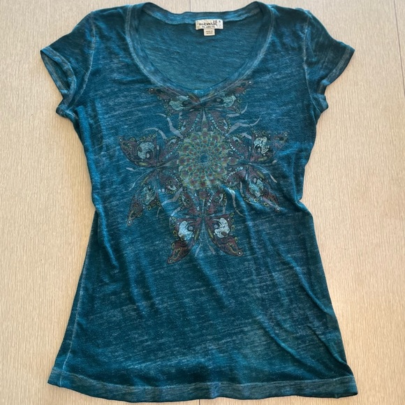 ONE WORLD Tops - BEAUTIFUL BOHEMIAN GRAPHIC TSHIRT